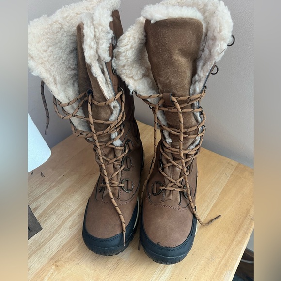 BearPaw Brown Winter Boots with Cream Fur - Picture 2 of 5